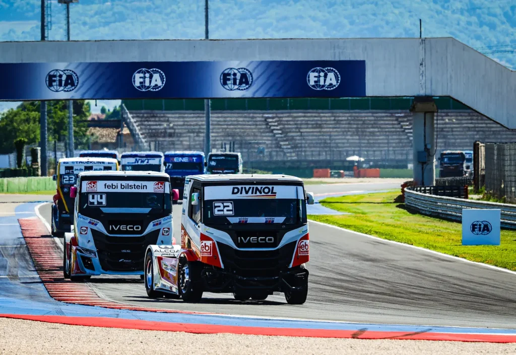 Una grande folla di appassionati di camion – sono stati oltre 40mila i visitatori durante l’ultimo week end di maggio – ha fatto da cornice sul Misano World Circuit Marco Simoncelli di Misano Adriatico (Rimini) alla prima gara del Goodyear FIA European Truck Racing Championship, il campionato europeo dedicato ai mezzi pesanti. 
