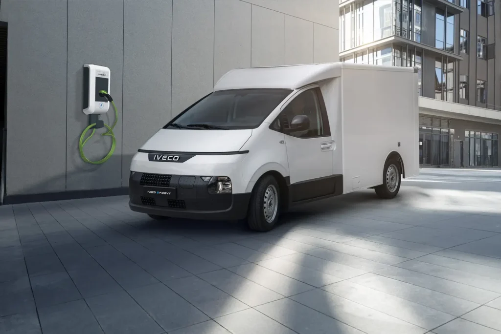 Ad alcune settimane dalla chiusura dell’offerta pubblica d’acquisto (Opa) di Iveco da parte dell’indiana Tata Motors, prevista per il terzo trimestre di quest’anno, ci sono segnali di come la Casa italiana si stia preparando all’incorporazione. 