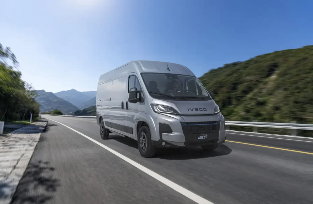 Ad alcune settimane dalla chiusura dell’offerta pubblica d’acquisto (Opa) di Iveco da parte dell’indiana Tata Motors, prevista per il terzo trimestre di quest’anno, ci sono segnali di come la Casa italiana si stia preparando all’incorporazione. 