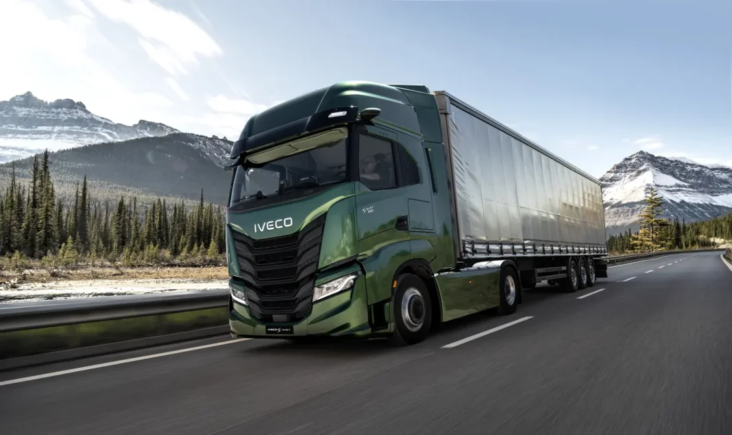 Iveco e Petronas Lubricants International (PLI) hanno ufficialmente rinnovato per altri cinque anni la loro partnership strategica di lunga data.