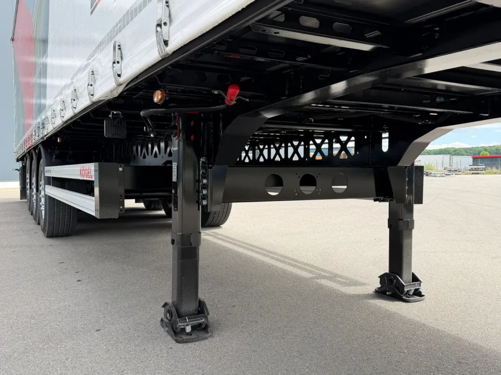 Anche il comparto dei rimorchiati deve fare i conti con la transizione energetica in atto nel trasporto su gomma con la presenza, per ora timida ma destinata a crescere in futuro, dei trattori elettrici a batterie
