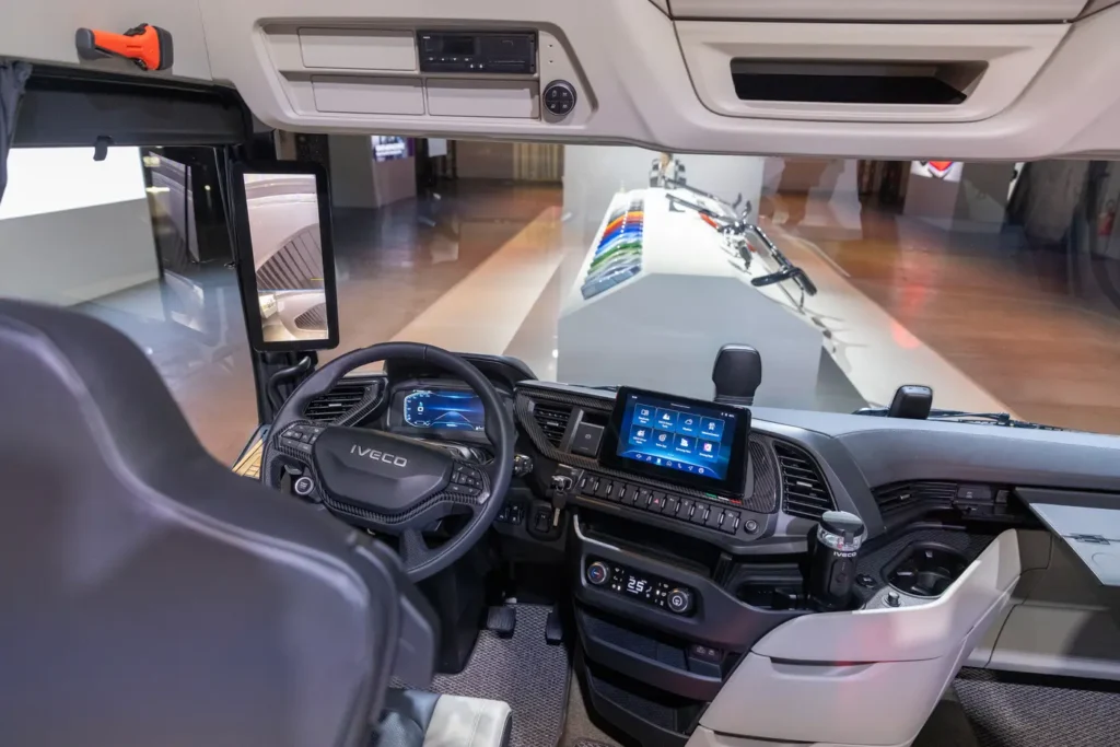 Ad alcune settimane dalla chiusura dell’offerta pubblica d’acquisto (Opa) di Iveco da parte dell’indiana Tata Motors, prevista per il terzo trimestre di quest’anno, ci sono segnali di come la Casa italiana si stia preparando all’incorporazione. 