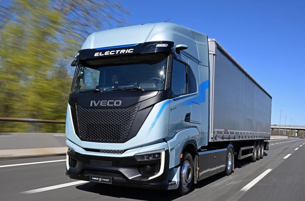 Ad alcune settimane dalla chiusura dell’offerta pubblica d’acquisto (Opa) di Iveco da parte dell’indiana Tata Motors, prevista per il terzo trimestre di quest’anno, ci sono segnali di come la Casa italiana si stia preparando all’incorporazione. 