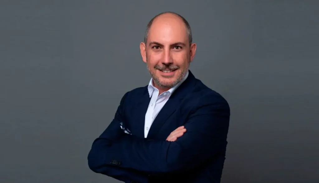 Alayan, società del Gruppo TESYA specializzata nei servizi di noleggio di attrezzature e macchinari per costruzioni, settore estrattivo, gestione di cantieri, magazzini e logistica, ha annunciato il suo ingresso nel mercato del noleggio di veicoli industriali, tramite l'integrazione della flotta di CGT Trucks. 