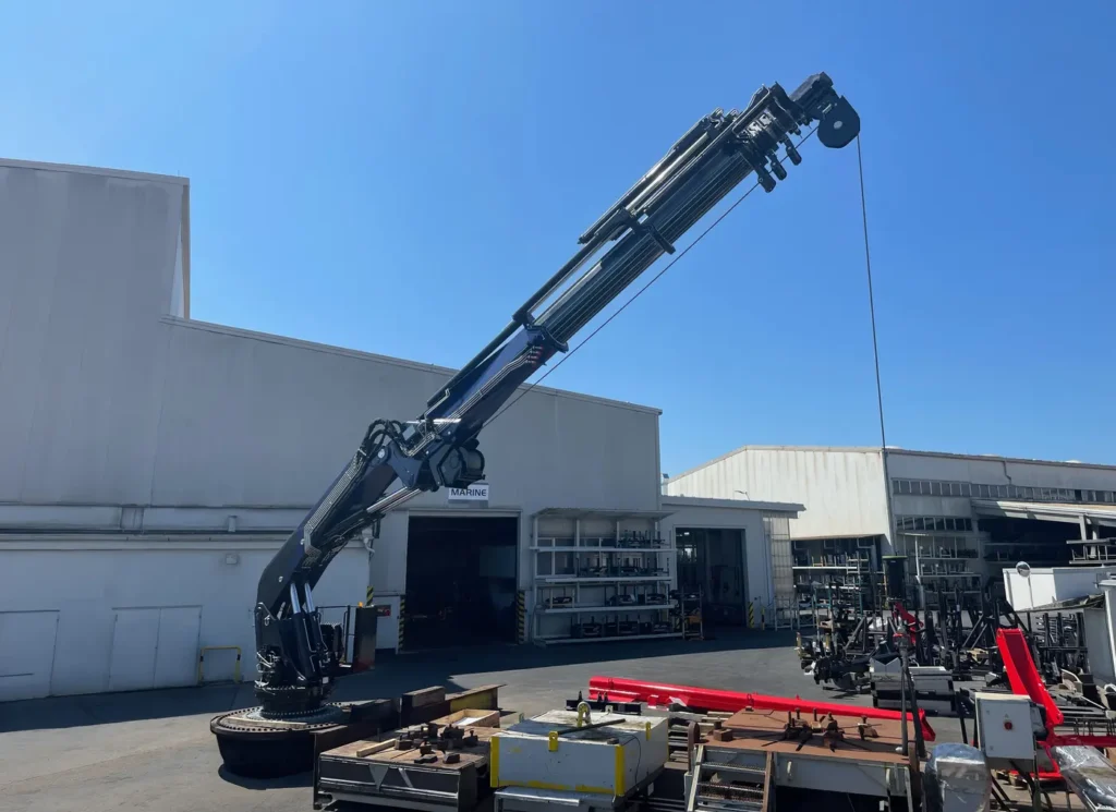 Palfinger, costruttore di gru austriaco amplia la propria offerta di prodotto per il settore navale con una nuova unità, la PFM 1200. Che risponde alle esigenze operative di un comparto, nel quale le imbarcazioni di lavoro e di servizio assumono dimensioni sempre maggiori. 